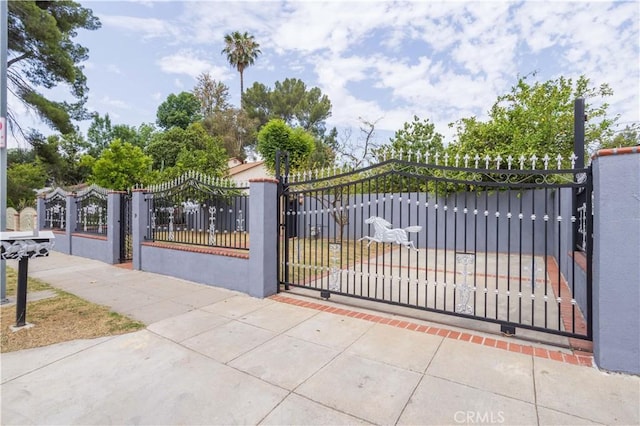 7343 Owensmouth Ave, Canoga Park, CA 91303 - gate featuring a fenced front yard