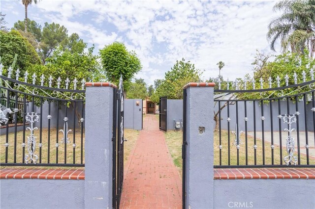 7343 Owensmouth Ave, Canoga Park, CA 91303 - view of gate