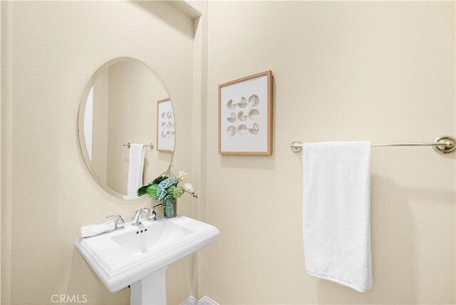 221 Grand Oaks Dr, Glendora, CA 91741 - bathroom featuring a sink