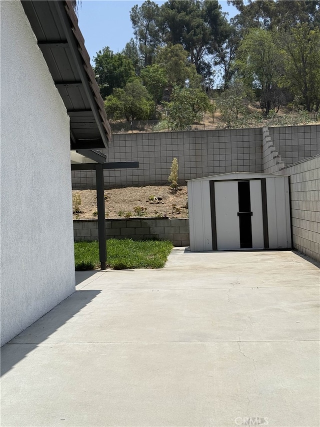 10328 Shoshone Ave, Riverside, CA 92503 - view of patio