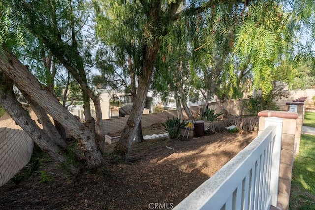 960 Hemingway Dr, Corona, CA 92878 - view of fenced yard