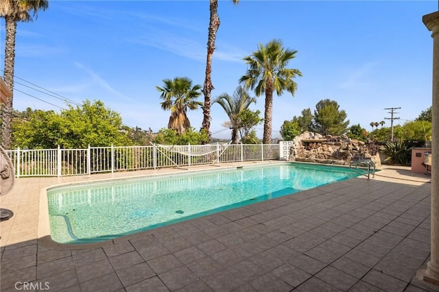 1606 Glenmont Dr, Glendale, CA 91207 - view of swimming pool with a patio