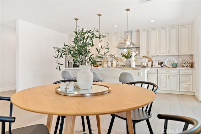 3991 Hubert Ave, Los Angeles, CA 90008 - dining space with recessed lighting