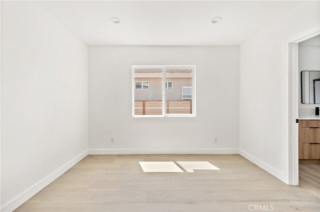 3927 Welland Ave, Los Angeles, CA 90008 - unfurnished room featuring light wood-type flooring and baseboards