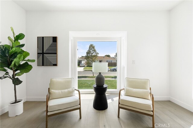 3927 Welland Ave, Los Angeles, CA 90008 - sitting room with wood finished floors and baseboards