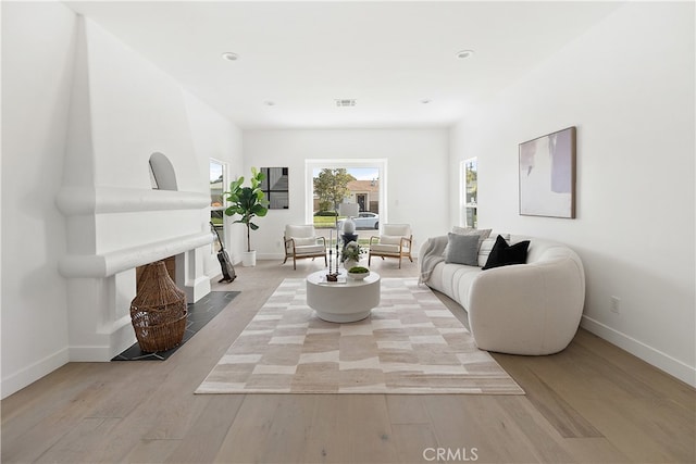 3927 Welland Ave, Los Angeles, CA 90008 - living room featuring baseboards, light wood-style flooring, and recessed lighting