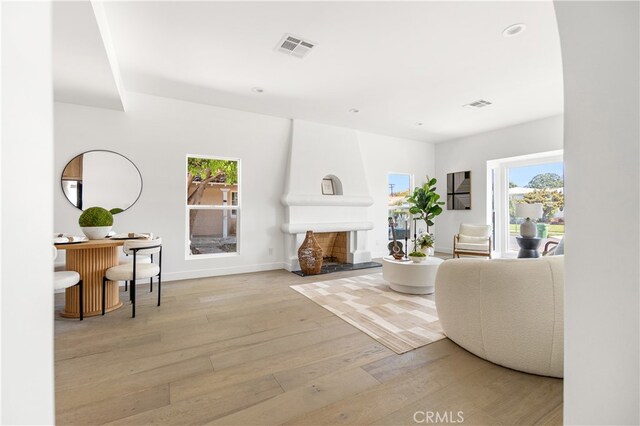 3927 Welland Ave, Los Angeles, CA 90008 - living room with hardwood / wood-style flooring, plenty of natural light, baseboards, and recessed lighting