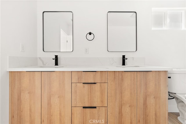 3927 Welland Ave, Los Angeles, CA 90008 - full bathroom featuring toilet and double vanity