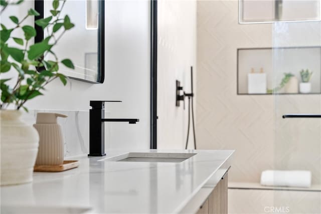 3927 Welland Ave, Los Angeles, CA 90008 - bathroom featuring vanity