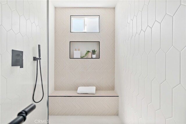 3927 Welland Ave, Los Angeles, CA 90008 - full bath with tiled shower