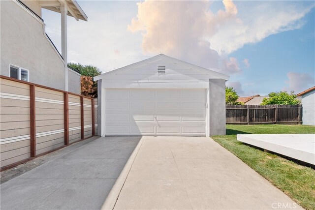 3927 Welland Ave, Los Angeles, CA 90008 - view of detached garage