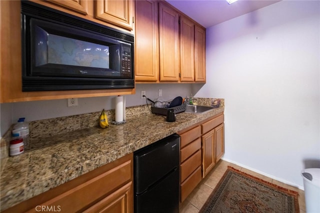 29183 Paperflower Ln, Menifee, CA 92584 - kitchen featuring black microwave, fridge, baseboards, light tile patterned floors, and a sink