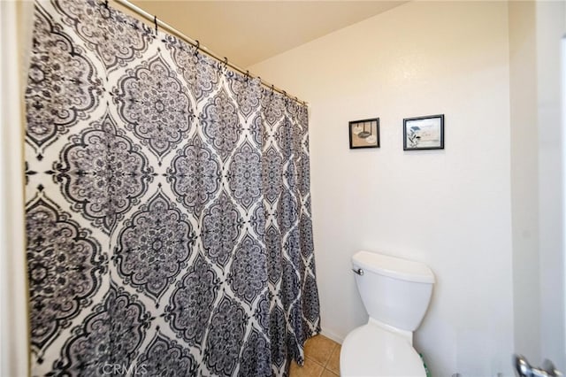 29183 Paperflower Ln, Menifee, CA 92584 - full bathroom with tile patterned floors, toilet, and a shower with curtain