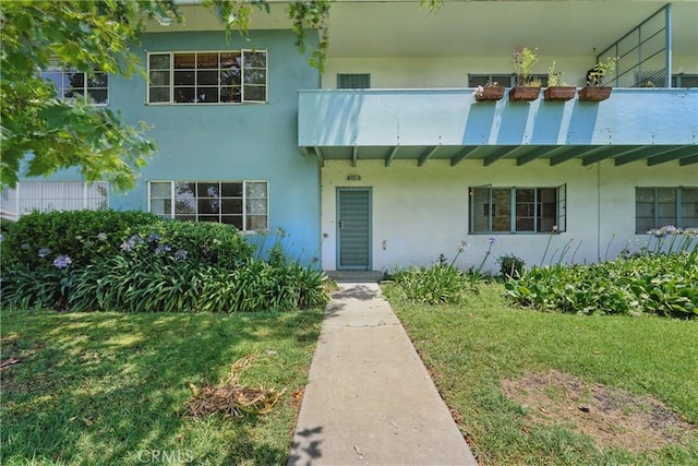 5179 Village, Los Angeles, CA 90016 - view of front facade featuring stucco siding and a front lawn