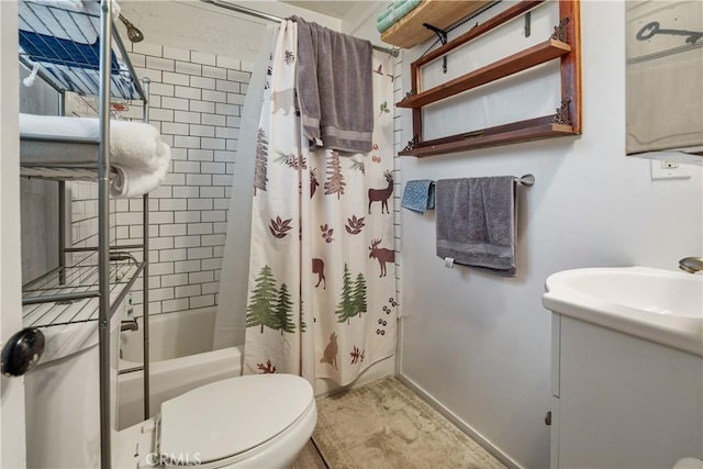 423 Forest Ln, Crestline, CA 92325 - full bath featuring shower / bath combo with shower curtain, vanity, toilet, and baseboards