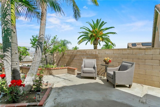 902 Highland View Dr, Corona, CA 92882 - view of patio / terrace