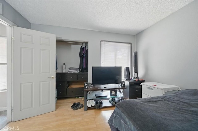 918 Sequoia Ct, San Dimas, CA 91773 - bedroom with light wood-type flooring, a textured ceiling, and a closet