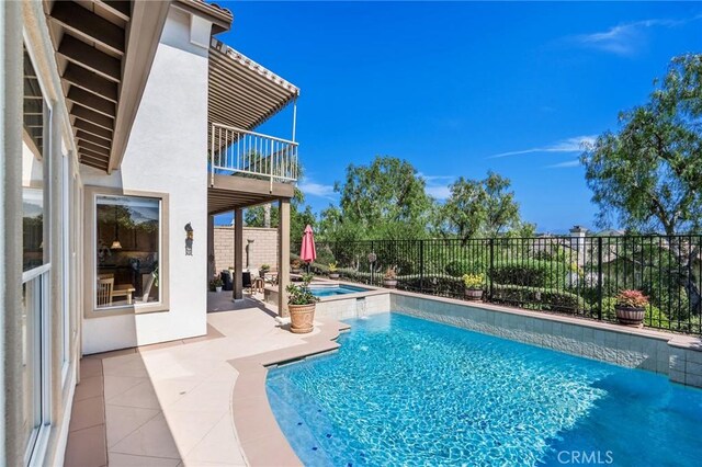 30 Sunswept Mesa, Aliso Viejo, CA 92656 - view of pool featuring a fenced backyard, a patio, and a pool with connected hot tub