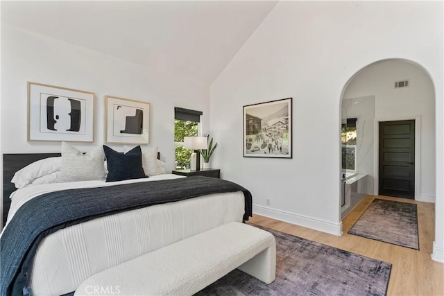 1019 Pintail Cir, Lake Arrowhead, CA 92352 - bedroom featuring light wood-style flooring, arched walkways, and high vaulted ceiling
