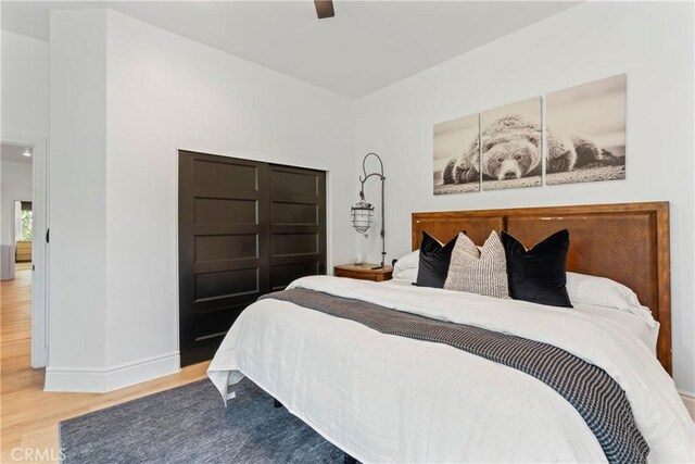 1019 Pintail Cir, Lake Arrowhead, CA 92352 - bedroom with wood finished floors and a ceiling fan