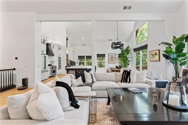 1019 Pintail Cir, Lake Arrowhead, CA 92352 - living area with high vaulted ceiling and light wood finished floors