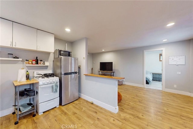 2289 Falcon Ridge Ln, Los Osos, CA 93402 - kitchen featuring appliances with stainless steel finishes, white cabinetry, a peninsula, light wood-type flooring, and recessed lighting