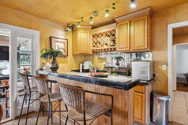 10880 Hess Dr, La Mesa, CA 91941 - indoor wet bar with light tile patterned floors