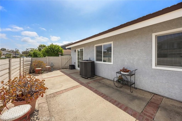 77 S Havenwood Unit 27, Irvine, CA 92614 - fenced backyard featuring a patio area