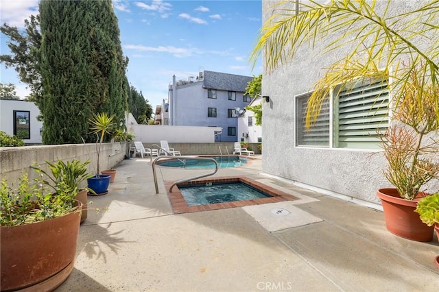 14506 Benefit St Unit 103, Sherman Oaks, CA 91403 - view of swimming pool with an in-ground hot tub, a patio area, and a fenced backyard