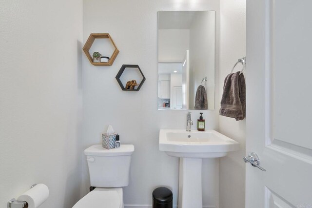 2328 Stardust Gln, Escondido, CA 92025 - half bath featuring toilet