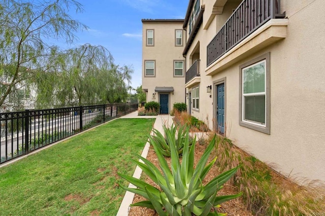 2328 Stardust Gln, Escondido, CA 92025 - view of yard featuring a balcony