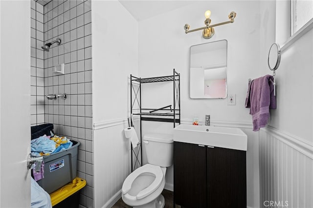 18251 Hiawatha Rd, Apple Valley, CA 92307 - full bath featuring vanity, toilet, a wainscoted wall, and a tile shower