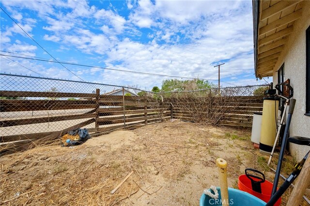 18251 Hiawatha Rd, Apple Valley, CA 92307 - view of yard