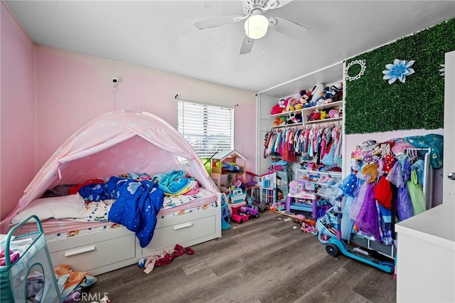 18251 Hiawatha Rd, Apple Valley, CA 92307 - recreation room with wood finished floors and ceiling fan