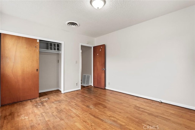 9241 Pali Ave, Tujunga, CA 91042 - unfurnished bedroom featuring wood finished floors, baseboards, a textured ceiling, and a closet