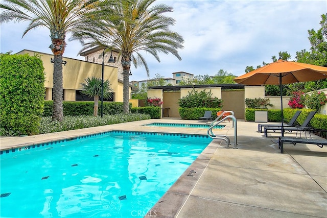 261 Siena, Lake Forest, CA 92630 - community pool with a hot tub and a patio area