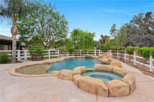 32811 Wesley St, Wildomar, CA 92595 - view of swimming pool with a pool with connected hot tub