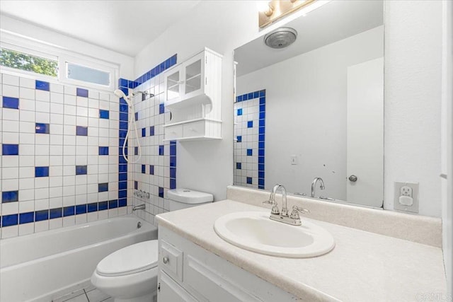 1105 Via Prado, Fallbrook, CA 92028 - full bath with toilet, vanity, and bathing tub / shower combination