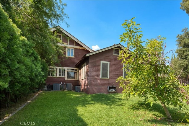 208 Highland Pl, Monrovia, CA 91016 - back of house featuring central AC unit and a lawn