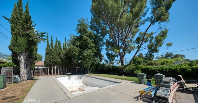 208 Highland Pl, Monrovia, CA 91016 - fenced backyard with a patio