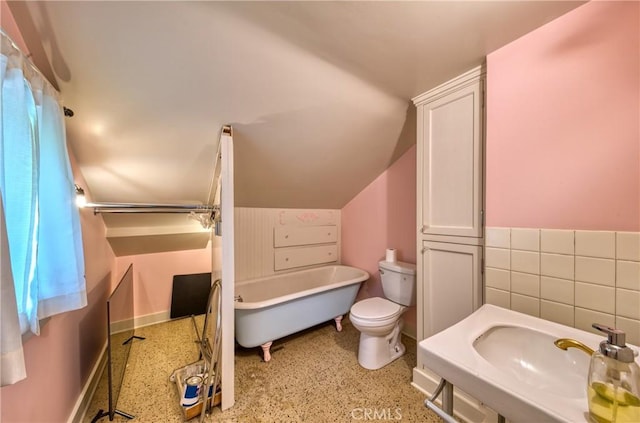 208 Highland Pl, Monrovia, CA 91016 - bathroom featuring a freestanding tub, toilet, a sink, and vaulted ceiling