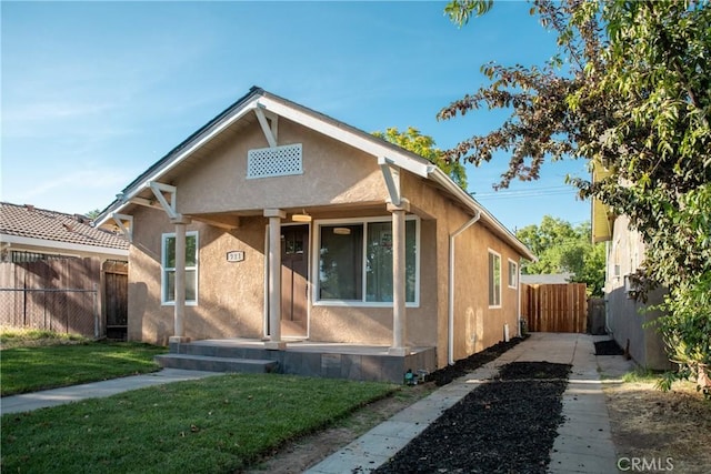 921 W 19th St, Merced, CA 95340 - bungalow featuring stucco siding and covered porch