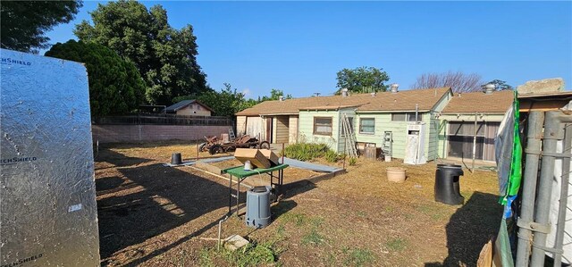 5319 Durfee Ave, El Monte, CA 91732 - back of property with a fenced backyard