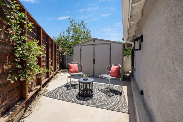 11012 Montgomery Ave, Granada Hills, CA 91344 - fenced backyard with a patio area