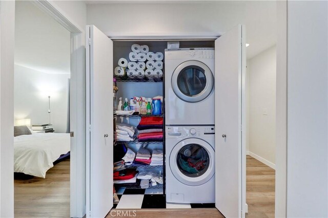 2032 E Bermuda St Unit 103, Long Beach, CA 90814 - laundry area featuring stacked washer and clothes dryer and wood finished floors