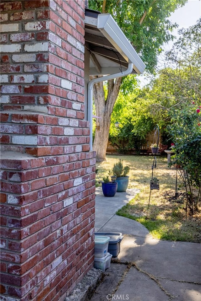 3158 Erie Ave, Merced, CA 95340 - exterior view of brick siding