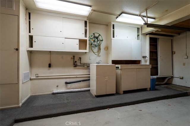 922 N Redding Way Unit E, Upland, CA 91786 - view of garage