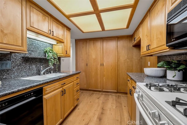 922 N Redding Way Unit E, Upland, CA 91786 - kitchen with black appliances, backsplash, light wood-style floors, a sink, and brown cabinetry