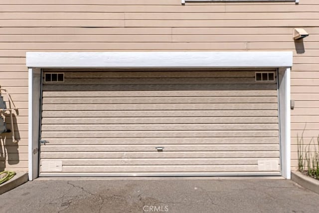 7038 De Celis Pl Unit 9, Van Nuys, CA 91406 - view of garage
