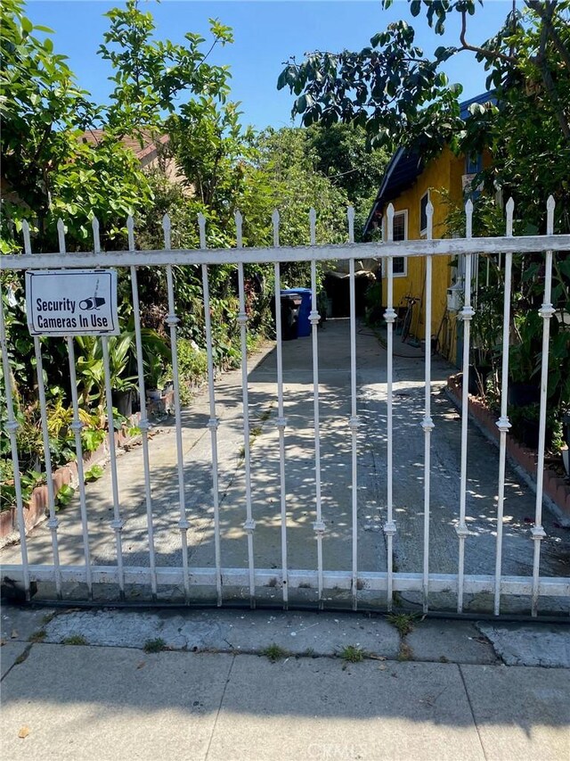 1120 E 103rd Pl, Los Angeles, CA 90002 - photo 25